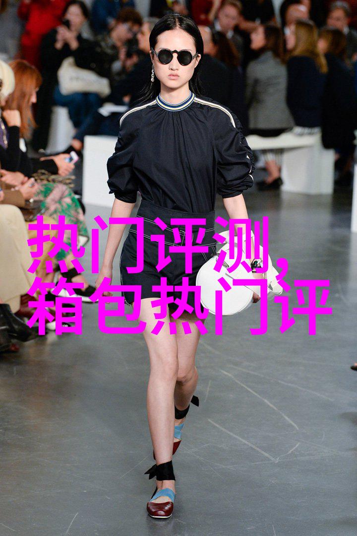 男士买斜挎胸包是PU皮的好呢还是帆布的好多少价位的合适